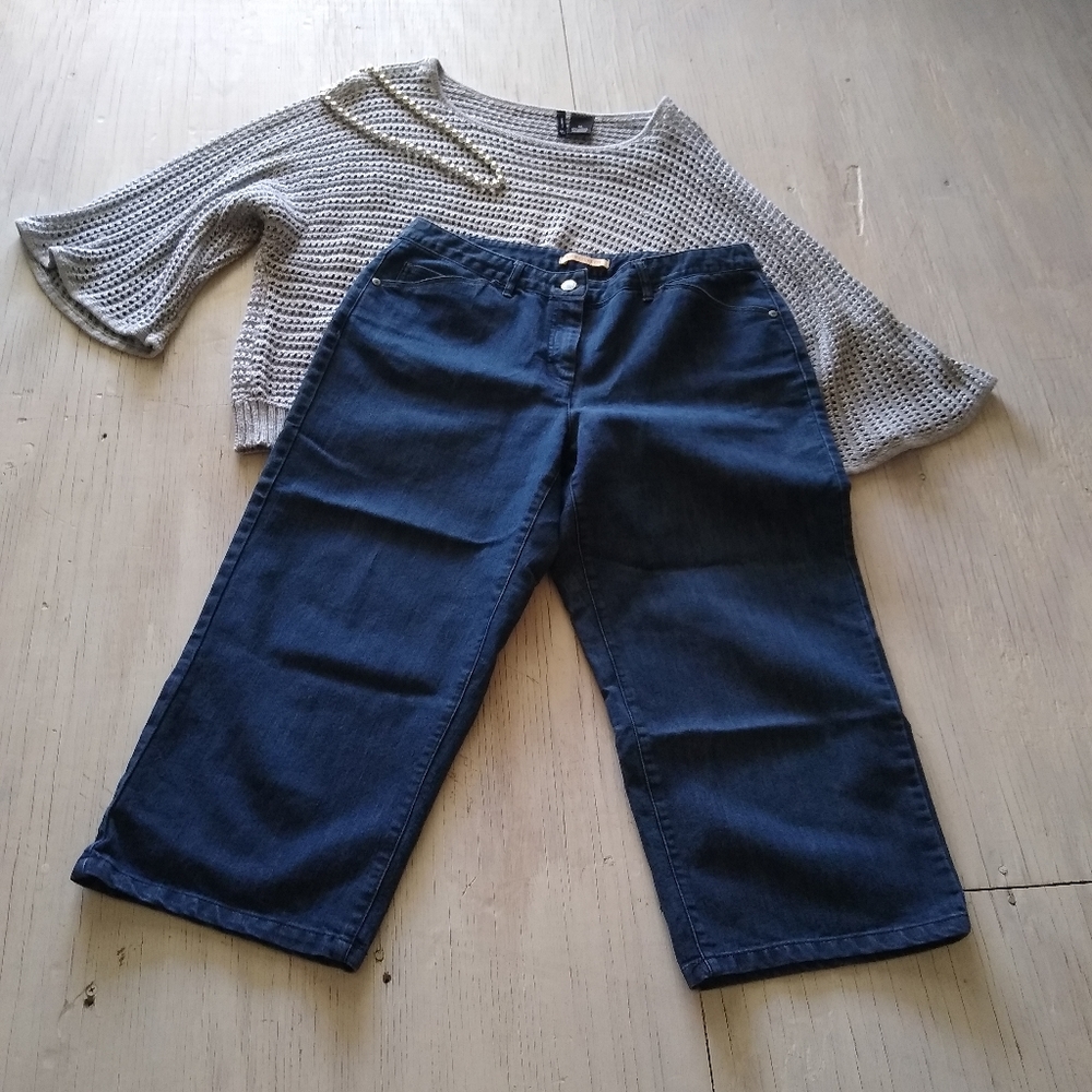❗ 2/$12 FINAL❗Like New Covington Denim Capris